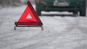 В Смоленске ВАЗ и Opel столкнулись на льду
