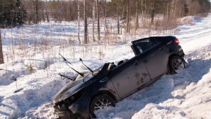 В жутком лобовом ДТП на трассе Архангельск — Северодвинск машина всмятку, пострадали двое