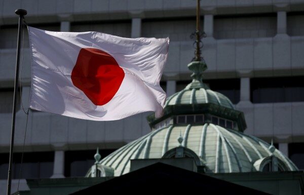 Японская оппозиция требует от премьер-министра его отставки и правительства