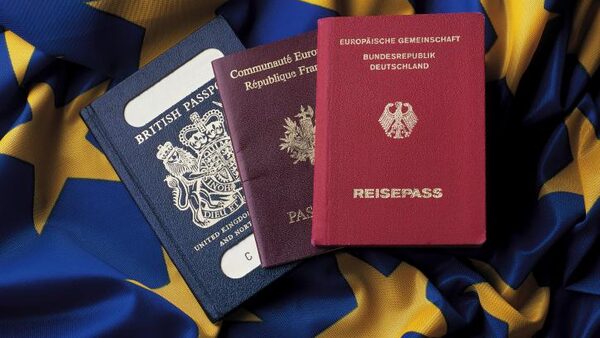 Россияне получили рекордное количество паспортов в странах ЕС
