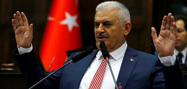 Турецкий премьер сравнил Россию и США с «уличными задирами»