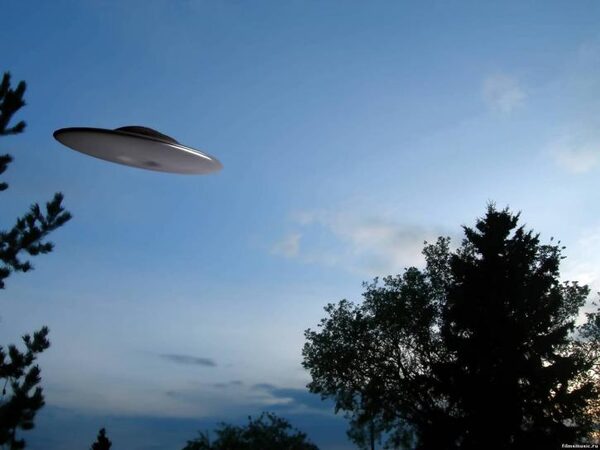 Доказательство существования пришельцев обнаружено: в Шотландии фотограф случайно снял их полет