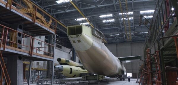 Фото: Недостроенный Ан-225 на заводе Антонова