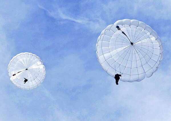 В России прошла испытания новейшая парашютная система для эвакуации из высотных зданий
