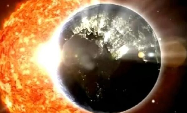 Огненный шар, способный поглотить Землю, оторвался от Солнца: ученые NASA продемонстрировали захватывающие кадры