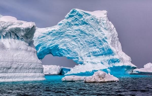 Аномальный предмет в Антарктиде на месте растаявших льдов всколыхнул ученое сообщество