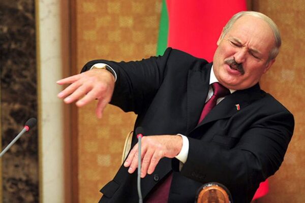 Лукашенко отметил 100-летие комсомола песней Пахмутовой под аккомпанемент сына