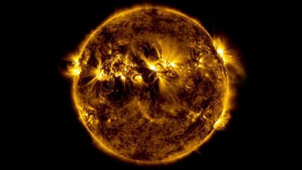 На Солнце образовалась огромная дыра размером с Землю – ученые