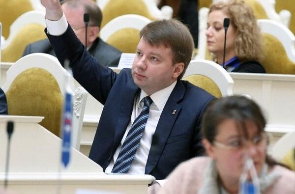В Санкт-Петербурге предложили зачислять в школы детей судей и прокуроров вне очереди