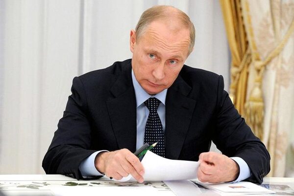 Владимир Путин утвердил закон о частичном смягчении статьи об экстремизме