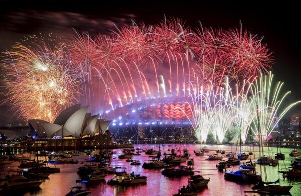 Мир отпраздновал Новый год фантастическими фейерверками и народными гуляниями