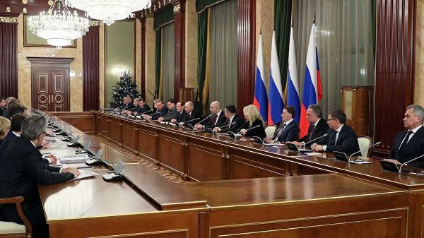 Песков рассказал о встрече Путина с бывшими членами правительства