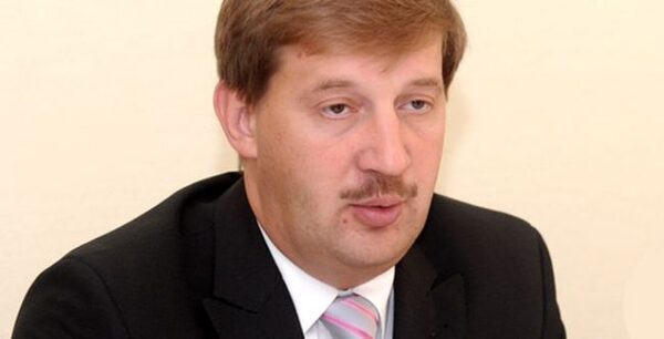 Депутат: министры не пытаются вытащить Латвию из экономической ямы