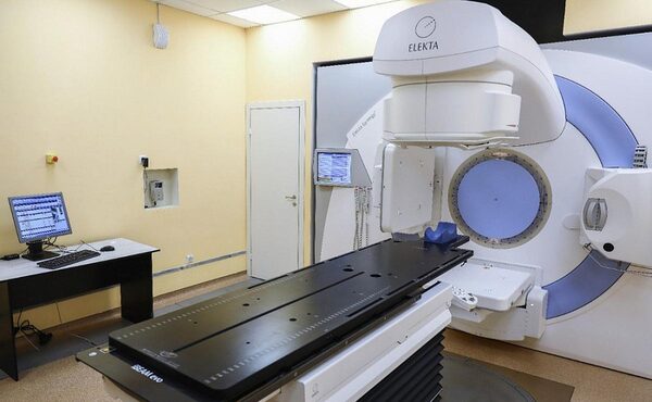 Для краевой клиники Кубани приобрели аппарат лучевой терапии рака