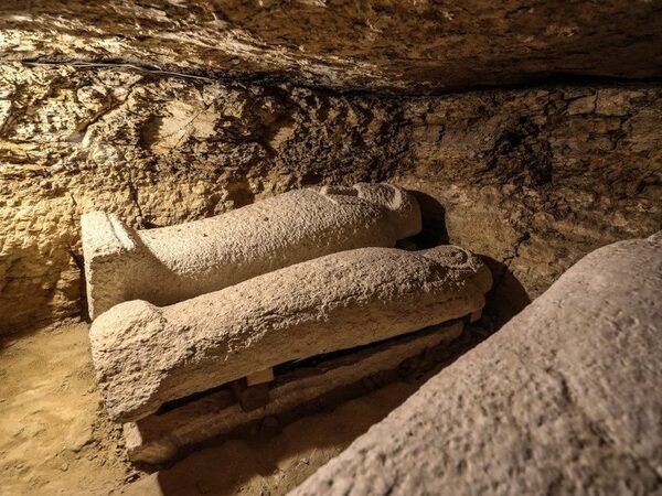 Двадцать саркофагов жрецов и сановников найдены в Египте