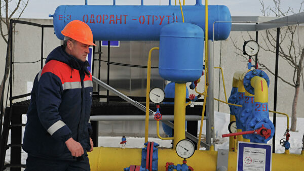 "Газпром" втрое снизил транзит газа через Украину