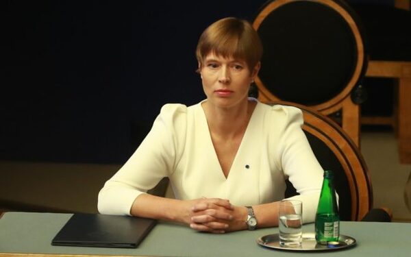 Эстонские правые призвали президента Кальюлайд не ехать в Москву на 9 мая
