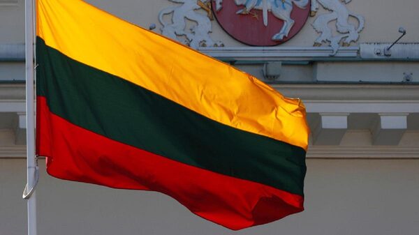 Кремль не пригласил власти Литвы на празднование 75-летия Победы