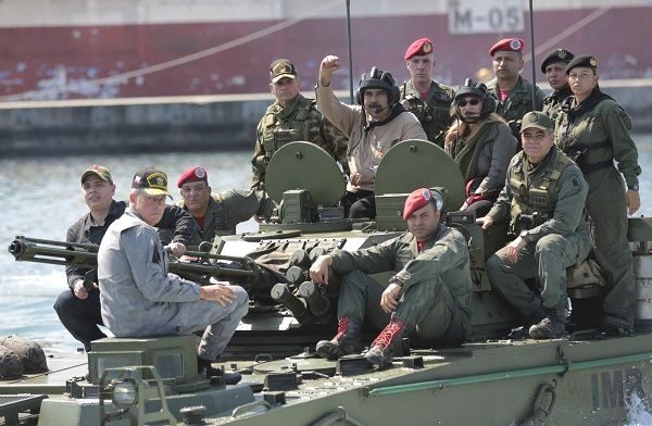 Мадуро объявил о военных учениях «для защиты права на мир»