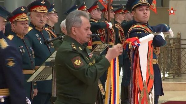 Министр обороны России вручил ордена трем военным вузам
