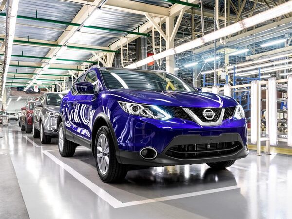 Nissan останавливает производство автомобилей на всех заводах