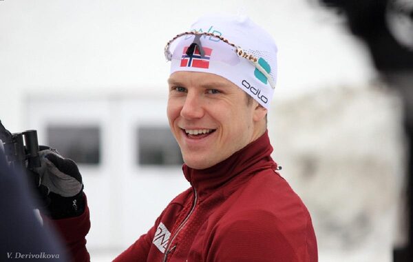 Норвежского биатлониста обещали убить за надетую им футболку с Путиным