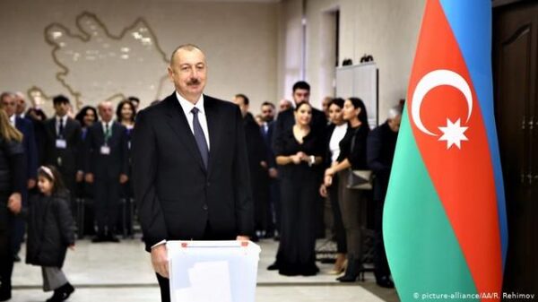 Почти 40% избирателей уже проголосовали на выборах в парламент Азербайджана