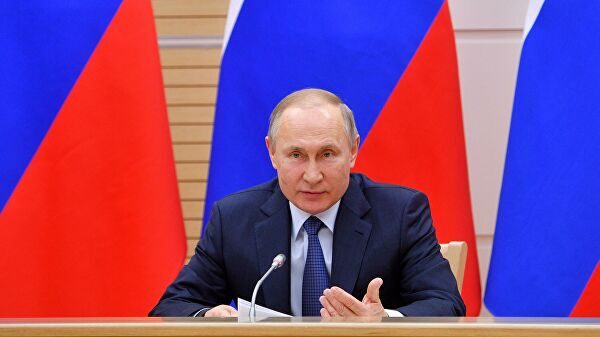 Поправки в Конституцию должны одобрить россияне, напомнил Путин