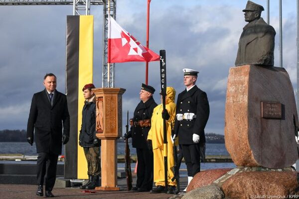 Президента Польши обматерили «варвары» и «боевики»