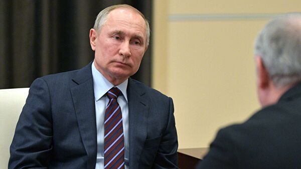 Путин пообещал обсудить поправки в Конституцию с лидерами фракций