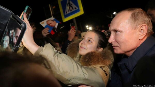 Путин пообещал сохранить понятия "мама" и "папа" в России
