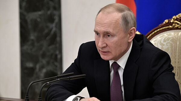 Путин поручил начать подготовку голосования по поправкам в Конституцию