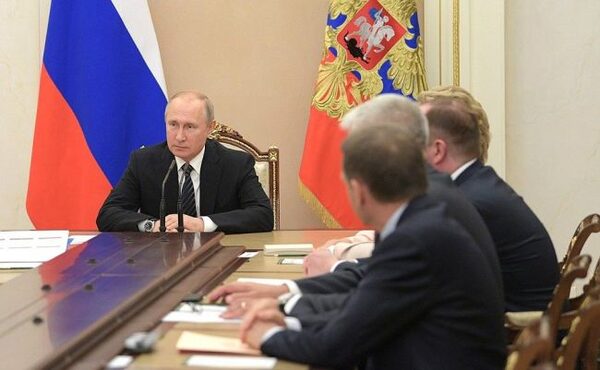 Путин провел оперативное совещание с членами Совбеза по Идлибу