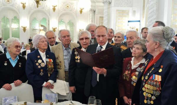 Путин завизировал указ о выплатах ветеранам к 75-летию Победы