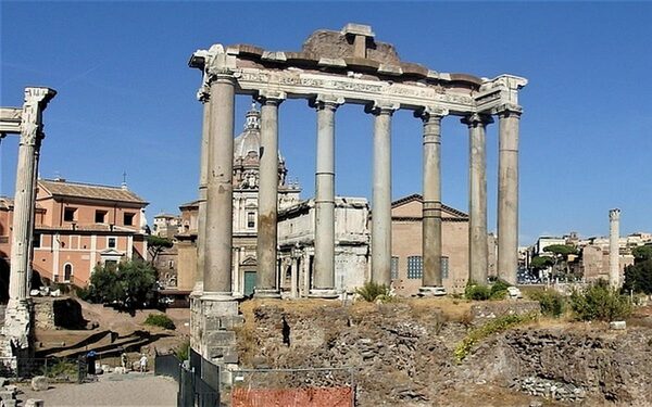 Тайный храм с саркофагом обнаружили археологи в центре Рима