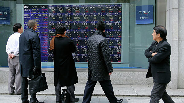 Токийская биржа на фоне коронавируса потеряла девять процентов