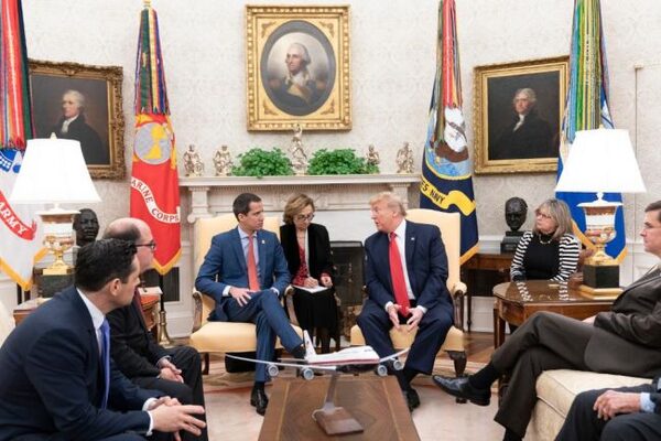 Трамп принял лидера оппозиции Венесуэлы Гуайдо в Белом доме