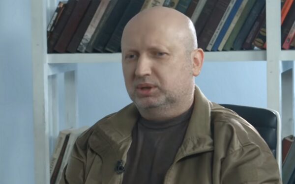 Турчинов рассказал, почему Украина не объявляет войну России