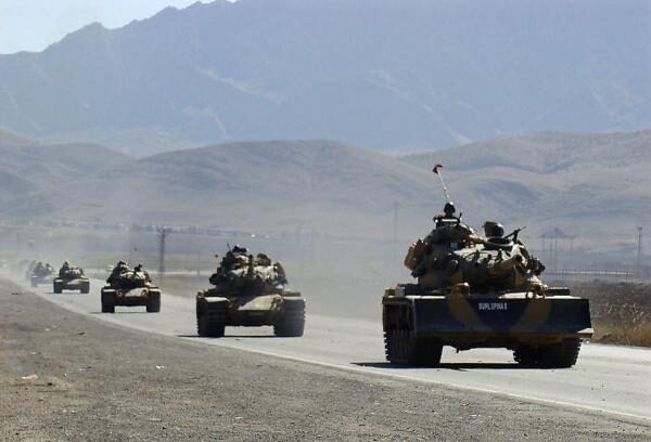 Турция перебросила танки: Эрдоган пытается остановить Асада в Идлибе