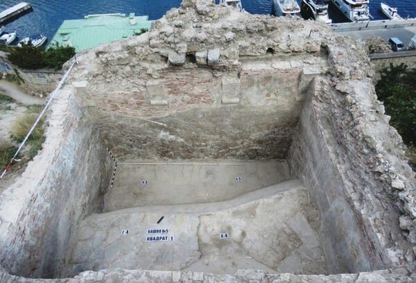 В Крыму археологи обнаружили большой генуэзский арсенал, времен османского периода