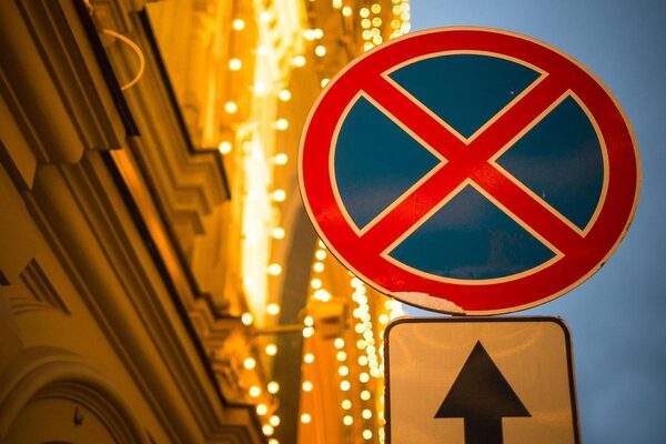 В Ростове автомобилистам запретили остановку на центральных улицах