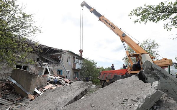 Василий Голубев выделил средства на демонтаж дома, разрушенного взрывом газа