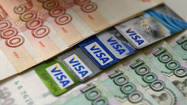 Visa разрешит снимать наличные на кассах российских аптек и заправок