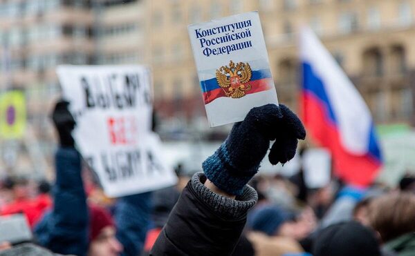 Задержаны петербуржцы на акции в защиту Конституции