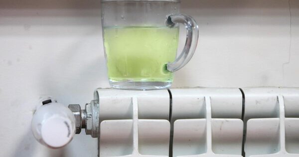 Зеленая вода в батареях волгоградцев поможет бороться с нарушителями