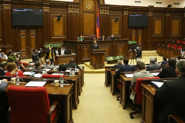 Армянскую оппозицию обвинили в «парализации» системы здравоохранения страны