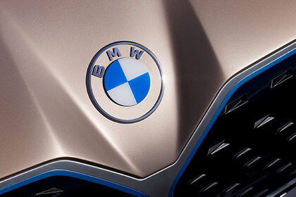 BMW обновил эмблему