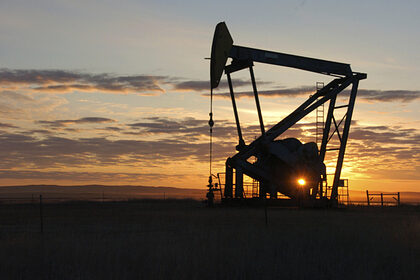Цена на нефть упала ниже 25 долларов