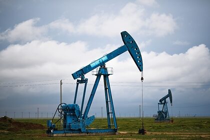 Цены на нефть обрушились почти на треть