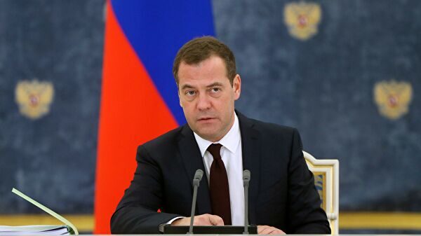 "Единая Россия" поддержит поправки в Конституцию, заявил Медведев